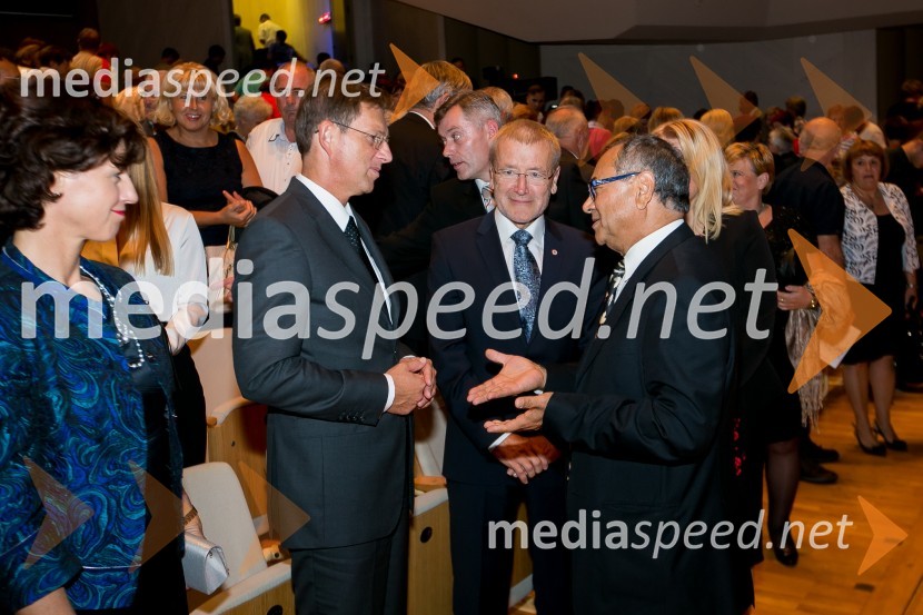  ... ; prof. dr. Miro Cerar, predsednik vlade Republike Slovenije;  ... ;  ... Dobrodelni koncert Rdečega križa Slovenije