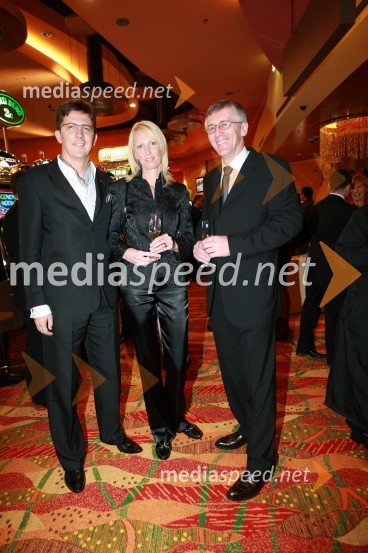 Božidar Novak, direktor komunikacijske skupine SPEM ter njegova soproga in mag. Niko Trošt, predsednik uprave Hit d.d.Otvoritev igralniško zabaviščnega centra Mond v Šentilju