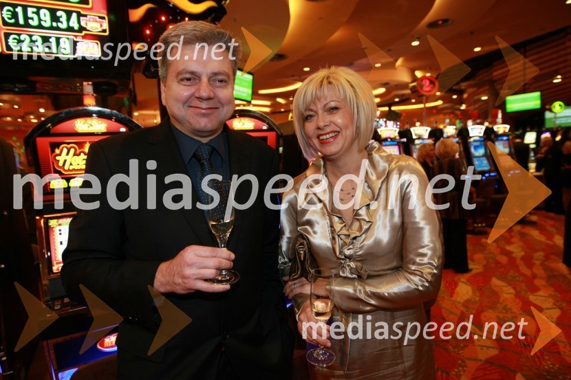 Andrej Verlič, podžupan Mestne občine Maribor z ženo JanoOtvoritev igralniško zabaviščnega centra Mond v Šentilju