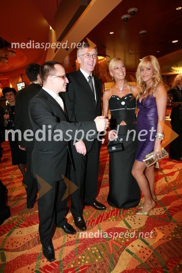 Gregor Jeza, predsednik uprave Hit Šentilj d.d., mag. Niko Trošt, predsednik uprave Hit d.d. in Darja Lampret, članica uprave Casino Maribor s hčerko Lino FekonjaOtvoritev igralniško zabaviščnega centra Mond v Šentilju