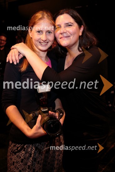 Katja Kodba, fotografinja;  Teja Pelko, novinarka, POP TVZaljubljenca, premiera predstave