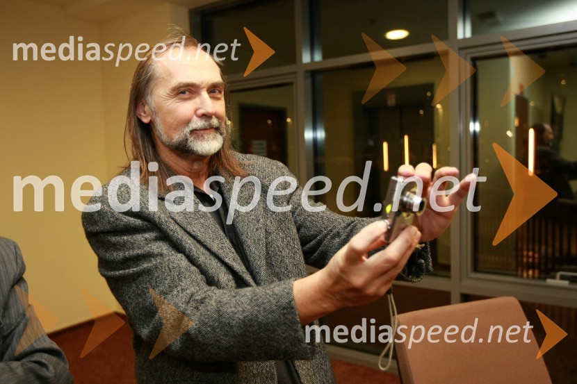 Dragan Bulič, glasbeni urednik na Valu 202Otvoritev igralniško zabaviščnega centra Mond v Šentilju