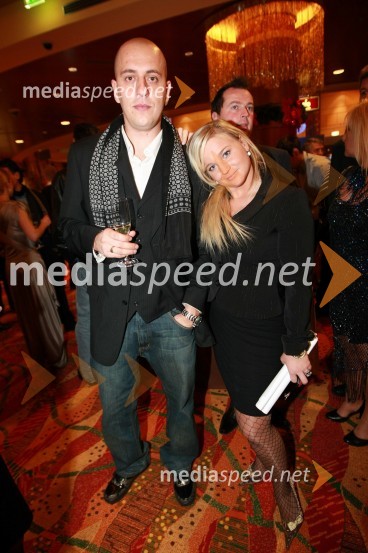 6pack Čukur, raper in njegovo dekle Nika Marolt, krznarkaOtvoritev igralniško zabaviščnega centra Mond v Šentilju