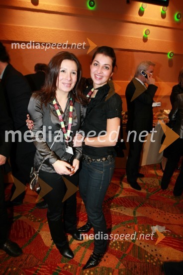 Jana Ujčič, urednica spletnega portala www.rts-tv.com in Mirjam ...Otvoritev igralniško zabaviščnega centra Mond v Šentilju