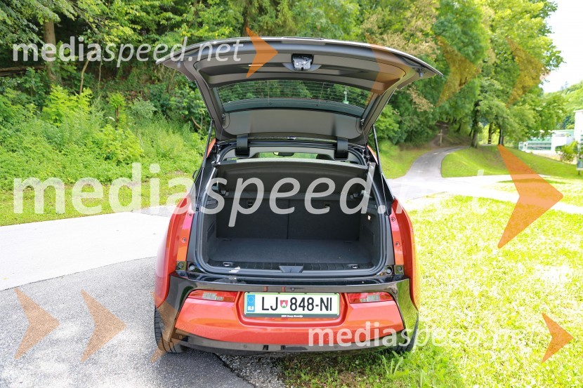 BMW i3 REX, osnovni prtljažnik z 220 litri prostornineBMW i3 REX, mediaspeed test