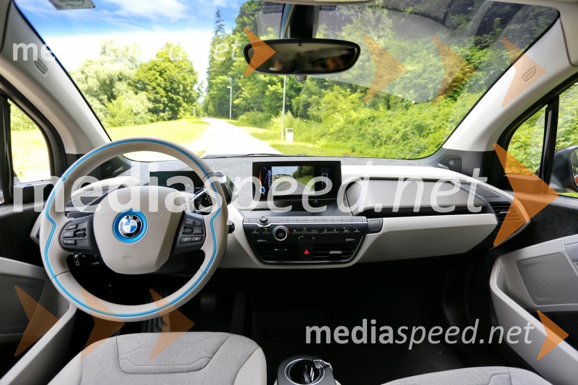 BMW i3 REX, svetla notranjostBMW i3 REX, mediaspeed test