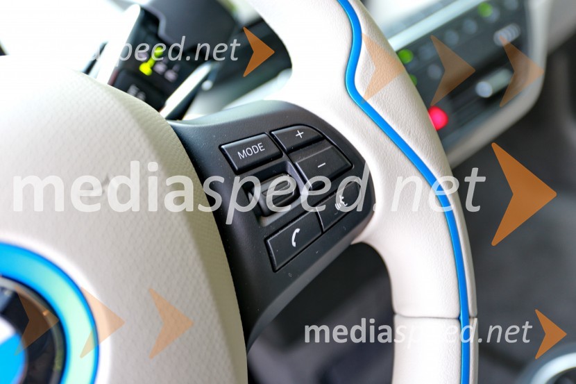 BMW i3 REX, multifunkcijski volanBMW i3 REX, mediaspeed test