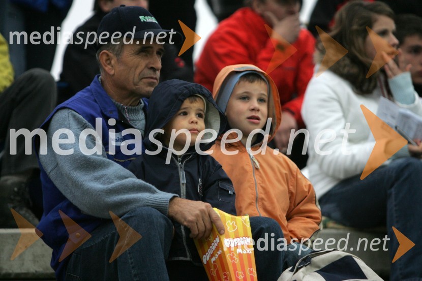 Franci Šantej, oče voznika Izaka Šanteja z vnukoma; Izakovima sinovoma Žanom in MihoSPEEDWAY, 7. dirka za DP