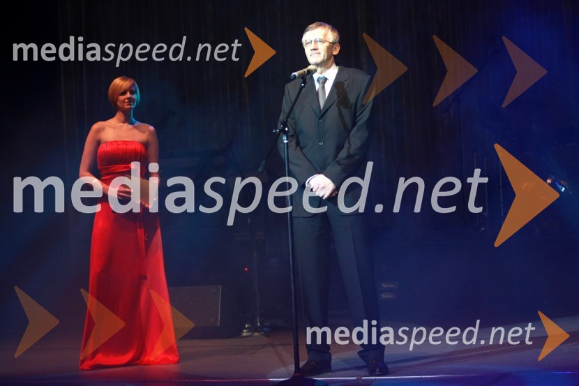 Anja Križnik Tomažin, voditeljica in mag. Niko Trošt, predsednik uprave Hit d.d.Otvoritev igralniško zabaviščnega centra Mond v Šentilju