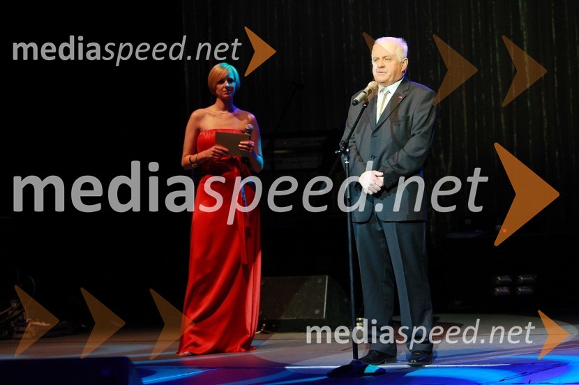 Anja Križnik Tomažin, voditeljica in Edvard Čagran, župan občine ŠentiljOtvoritev igralniško zabaviščnega centra Mond v Šentilju