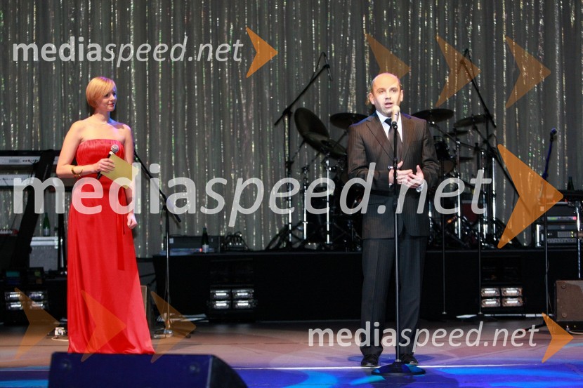 Anja Križnik Tomažin, voditeljica in Marjan Hribar, generalni direktor Direktorata za turizem na Ministrstvu za gospodarstvoOtvoritev igralniško zabaviščnega centra Mond v Šentilju