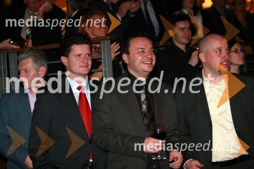 Marko Kolbl, lastnik Radia Center, Sašo Papp, voditelj jutranjega programa Radia Center in David Irgolič, glavni in odgovorni urednik Radia CenterOtvoritev igralniško zabaviščnega centra Mond v Šentilju