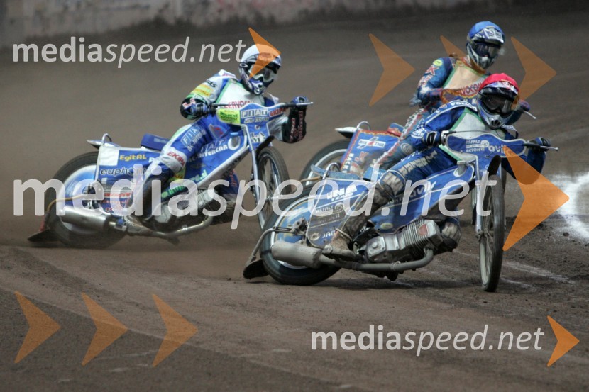 Matej Žagar, AMTK Ljubljana, Jurica Pavlic, SK Unia Goričan Hrvaška in Fritz Wallner, Avstrija (v ozadju desno)SPEEDWAY, 7. dirka za DP