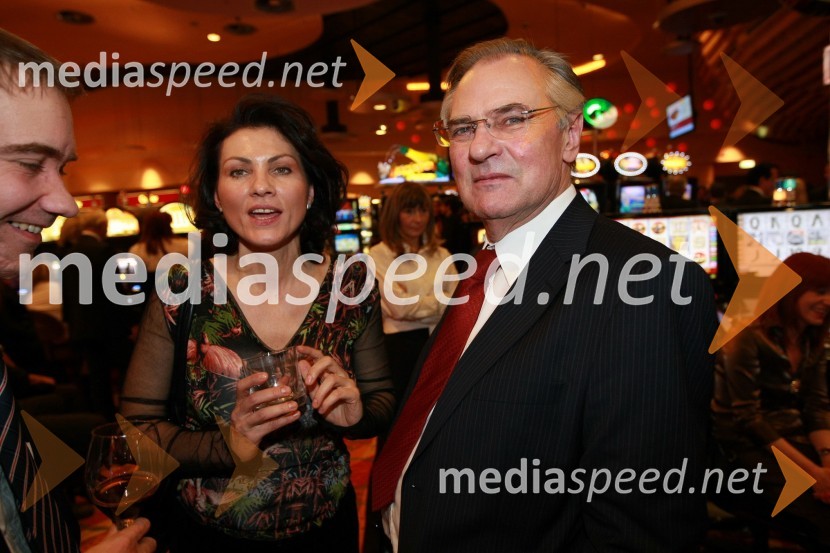 Sabina Hobacher, lastnica agencije PR plus in dr. Jože Glogovšek, mestni svetnik MOMOtvoritev igralniško zabaviščnega centra Mond v Šentilju