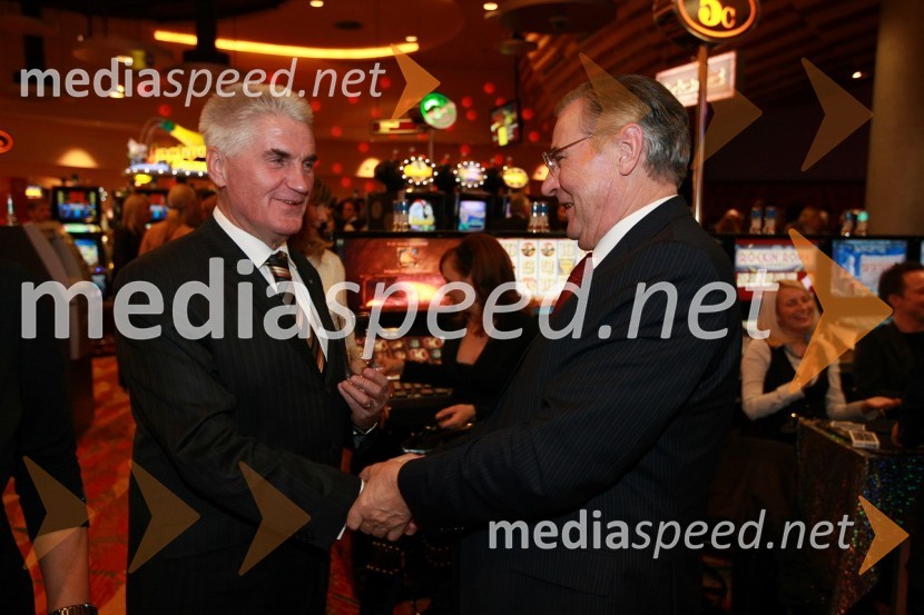 Dr. Ludvik Toplak, nekdanji rektor mariborske univerze in dr. Jože Glogovšek, mestni svetnik MOMOtvoritev igralniško zabaviščnega centra Mond v Šentilju