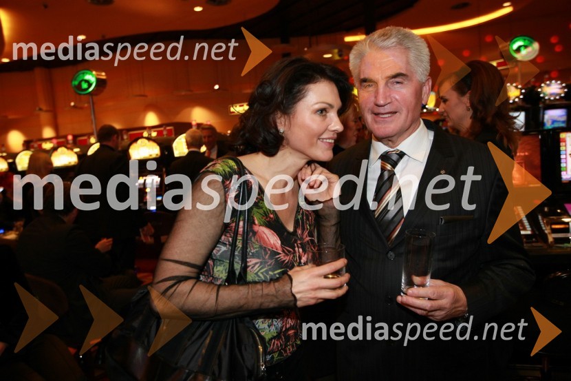 Sabina Hobacher, lastnica agencije PR plus in dr. Ludvik Toplak, nekdanji rektor mariborske univerzeOtvoritev igralniško zabaviščnega centra Mond v Šentilju