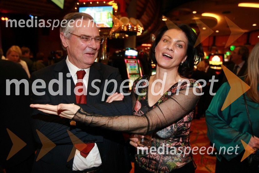 Dr. Jože Glogovšek, mestni svetnik MOM in Sabina Hobacher, lastnica agencije PR plusOtvoritev igralniško zabaviščnega centra Mond v Šentilju