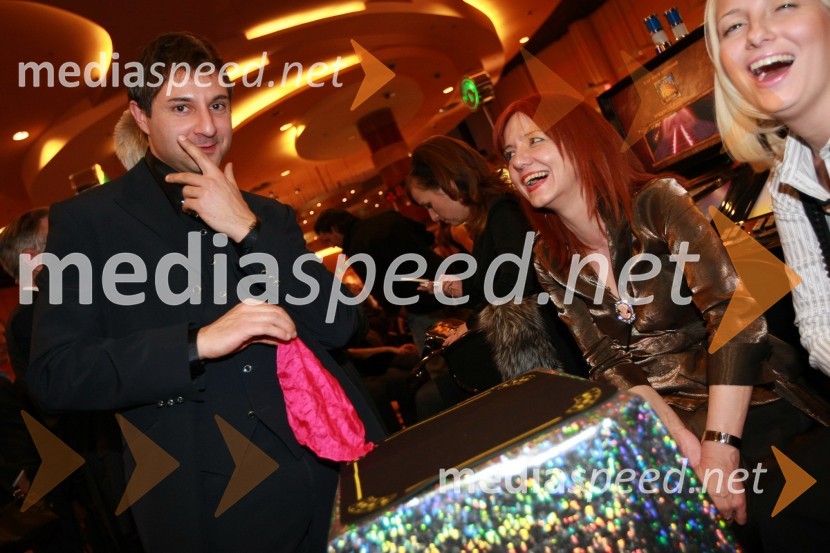 Čarodej in Miša Vugrinec, urednica Večerove priloge BonbonOtvoritev igralniško zabaviščnega centra Mond v Šentilju