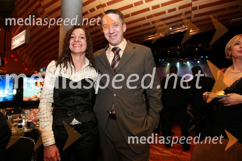 Drago Žura, direktor ŠOUM (Študentska organizacija Univerze v Mariboru) in njegova življenjska sopotnica Tjaša StarčičOtvoritev igralniško zabaviščnega centra Mond v Šentilju