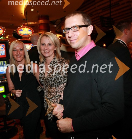 Mateja Rojko, Katja Koren Miklavec, nekdanja smučarka z možemOtvoritev igralniško zabaviščnega centra Mond v Šentilju