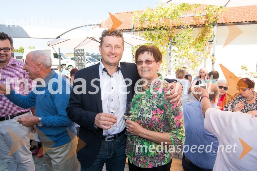  Danilo Steyer,   vinar, Steyer Vina; vinski vitez, predsednik Vinske reprezentance Slovenije;  Jožefa Steyer, Steyer VinaSrečanje Steyerjev