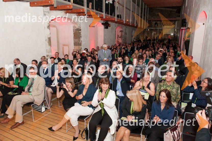  Albert Salman, predsednik Green Destinations;  ... ;  Jana Apih, GoodPlace;  Eva Štravs Podlogar, državna sekretarka, ministrstvo za gospodarski razvoj in tehnologijo;  ... Razglasitev najbolj trajnostno naravnanih destinacij Slovenije in sveta