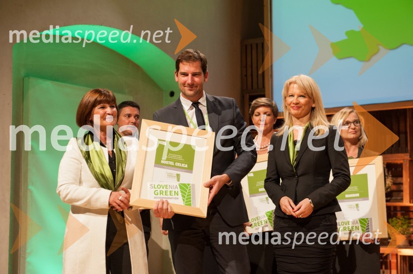  Eva Štravs Podlogar, državna sekretarka, ministrstvo za gospodarski razvoj in tehnologijo;  Tomaž Juvan, direktor, hostel Celica; mag. Maja Pak Olaj, direktorica, Slovenska turistična organizacijaRazglasitev najbolj trajnostno naravnanih destinacij Slovenije in sveta