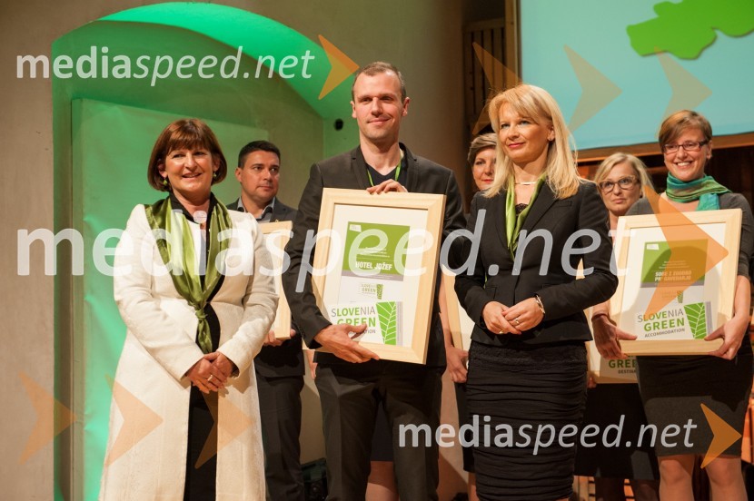  Eva Štravs Podlogar, državna sekretarka, ministrstvo za gospodarski razvoj in tehnologijo;  ... ; mag. Maja Pak Olaj, direktorica, Slovenska turistična organizacija;  Martina Gregori, B&B Pr' GavedarjoRazglasitev najbolj trajnostno naravnanih destinacij Slovenije in sveta