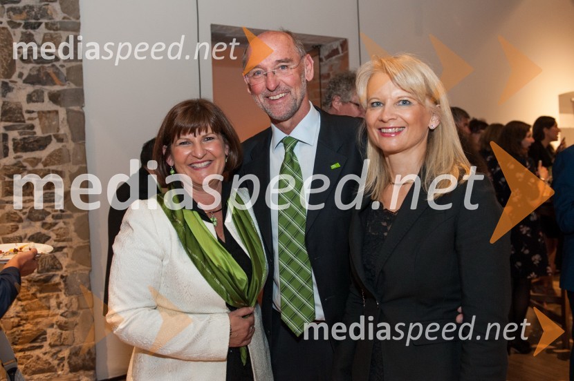  Eva Štravs Podlogar, državna sekretarka, ministrstvo za gospodarski razvoj in tehnologijo;  Iztok Altbauer, direktor, Skupnost slovenskih naravnih zdravilišč; mag. Maja Pak Olaj, direktorica, Slovenska turistična organizacijaRazglasitev najbolj trajnostno naravnanih destinacij Slovenije in sveta