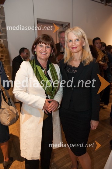  Eva Štravs Podlogar, državna sekretarka, ministrstvo za gospodarski razvoj in tehnologijo; mag. Maja Pak Olaj, direktorica, Slovenska turistična organizacijaRazglasitev najbolj trajnostno naravnanih destinacij Slovenije in sveta