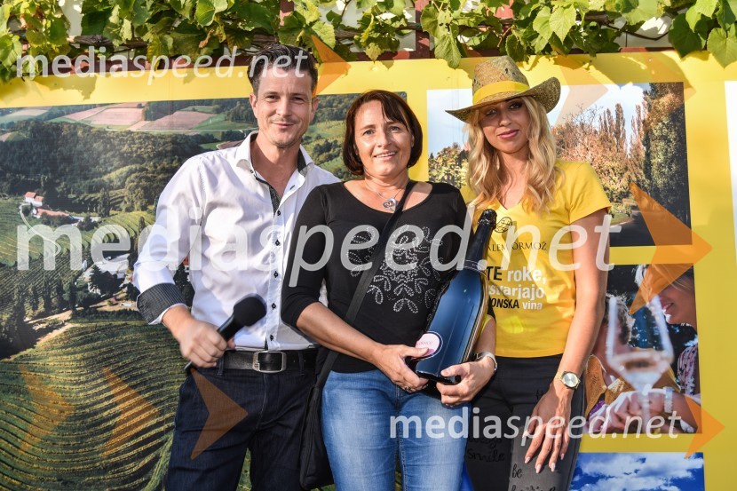  Boštjan Romih, televizijski voditelj;  ... ;  Sonja  Erčulj, vodja marketinga P&F JeruzalemZnani Slovenci na prvi trgatvi šipona, Jeruzalem Ormož