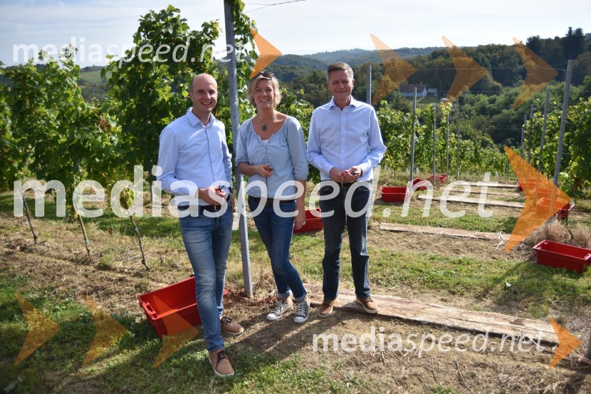  Mitja Herga, direktor in glavni enolog kleti P&F Jeruzalem;  Tatjana Puklavec, direktorica P&F wineries B. V.;  Jorn Pedersen, direktor skupine P&F Holding vinoZnani Slovenci na prvi trgatvi šipona, Jeruzalem Ormož