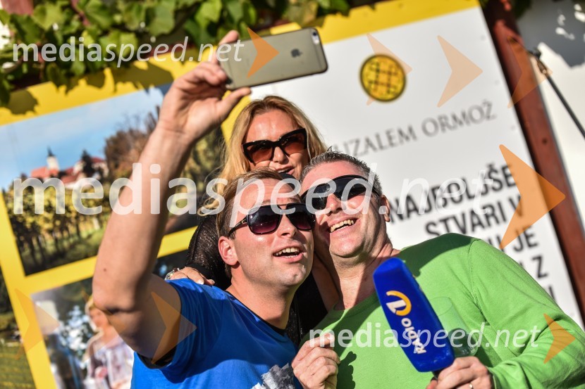  ... ;  Nuša Derenda, pevka;  Miha Deželak, novinarZnani Slovenci na prvi trgatvi šipona, Jeruzalem Ormož