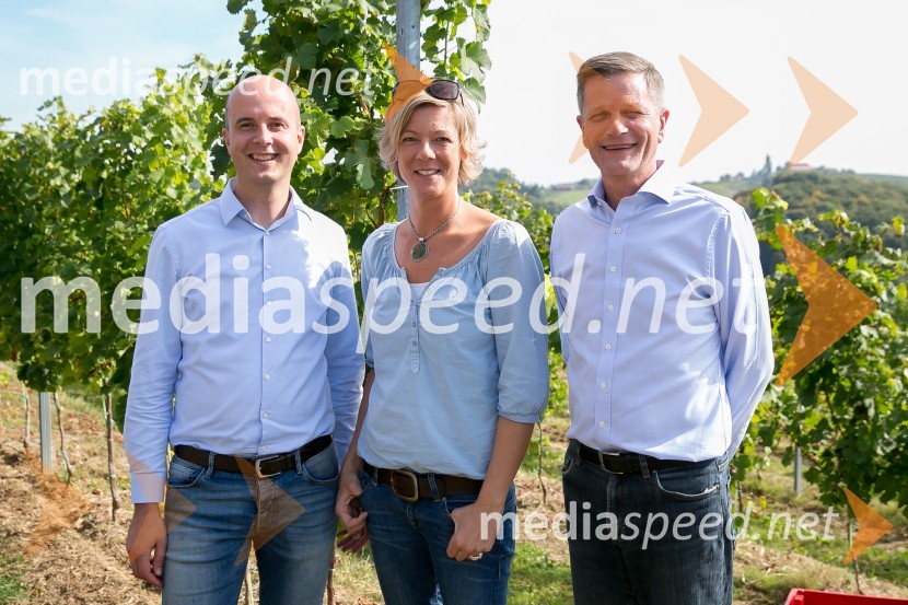  Mitja Herga, direktor in glavni enolog kleti P&F Jeruzalem;  Tatjana Puklavec, direktorica P&F wineries B. V.;  Jorn Pedersen, direktor skupine P&F Holding vinoZnani Slovenci na prvi trgatvi šipona, Jeruzalem Ormož