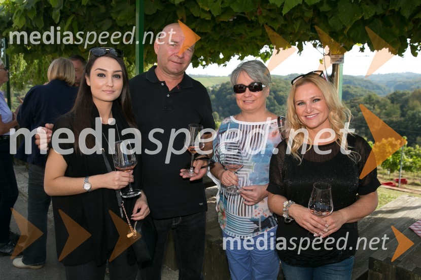  ... ;  Danilo Šoster, vodja prodaje za gostinstvo, P&F Jeruzalem ;  ... ;  Nuša Derenda, pevkaZnani Slovenci na prvi trgatvi šipona, Jeruzalem Ormož