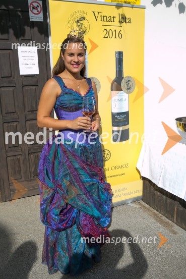 Sara Stadler, Vinska kraljica Slovenije 2016Znani Slovenci na prvi trgatvi šipona, Jeruzalem Ormož