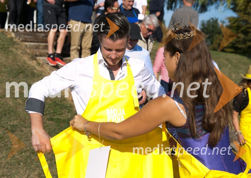  Boštjan Romih, televizijski voditelj;  Sara Stadler, Vinska kraljica Slovenije 2016Znani Slovenci na prvi trgatvi šipona, Jeruzalem Ormož