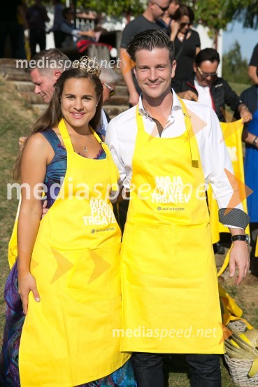  Sara Stadler, Vinska kraljica Slovenije 2016;  Boštjan Romih, televizijski voditeljZnani Slovenci na prvi trgatvi šipona, Jeruzalem Ormož