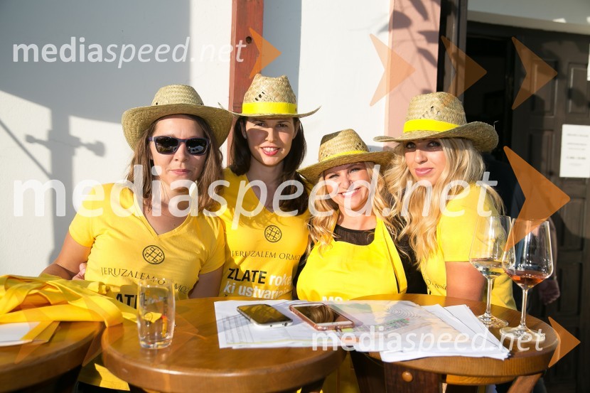 Katja Godeša, marketing P&F Jeruzalem ;  Saša Herga;  Nuša Derenda, pevka;  Sonja  Erčulj, vodja marketinga P&F JeruzalemZnani Slovenci na prvi trgatvi šipona, Jeruzalem Ormož