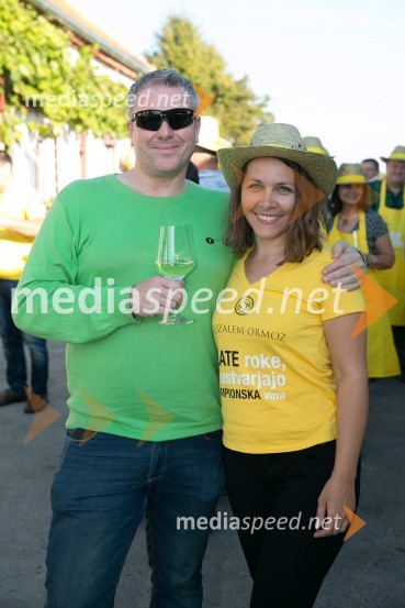  Miha Deželak, novinar;  Katja Godeša, marketing P&F Jeruzalem Znani Slovenci na prvi trgatvi šipona, Jeruzalem Ormož