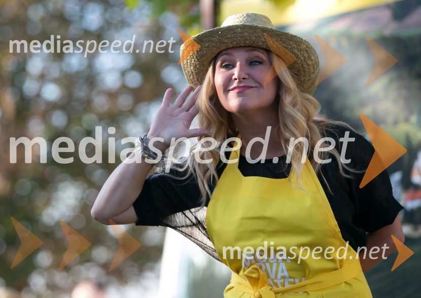  Nuša Derenda, pevkaZnani Slovenci na prvi trgatvi šipona, Jeruzalem Ormož