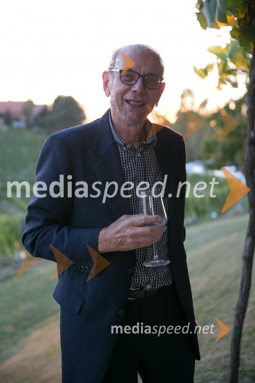  Vladimir Puklavec, lastnik in direktor P&F Holding VinoZnani Slovenci na prvi trgatvi šipona, Jeruzalem Ormož