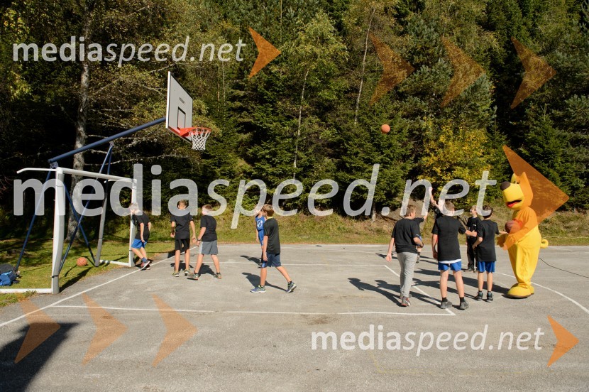 Otvoritev otroškega igrišča na KošenjakuOtvoritev otroškega igrišča na Košenjaku