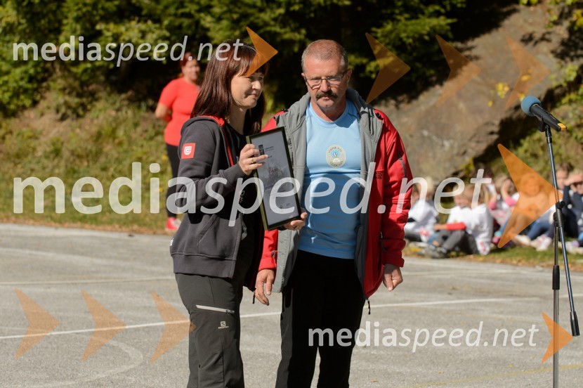  Tonja Vinkl, direktorica OE Slovenj Gradec Zavarovalnice Triglav;  Marjan Epšek, predsednik PD DravogradOtvoritev otroškega igrišča na Košenjaku