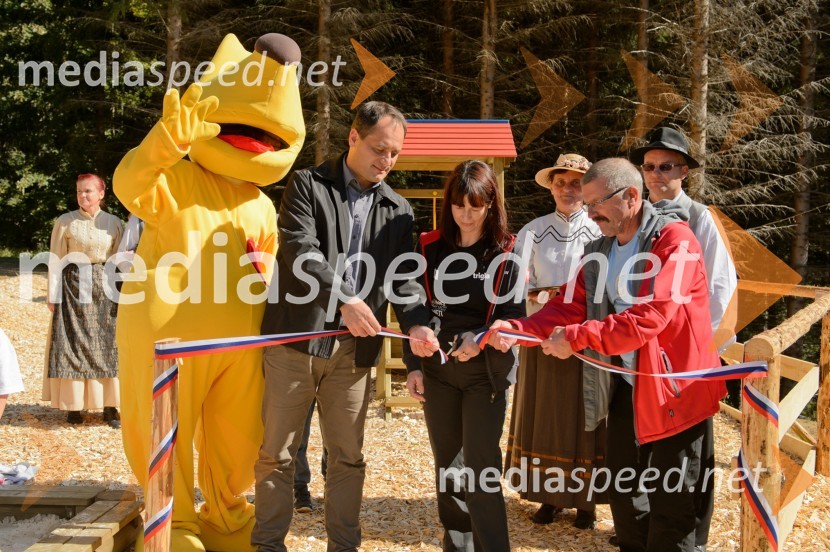  Anton Preskavec, podžupan občine Dravograd;  Tonja Vinkl, direktorica OE Slovenj Gradec Zavarovalnice Triglav;  Marjan Epšek, predsednik PD DravogradOtvoritev otroškega igrišča na Košenjaku