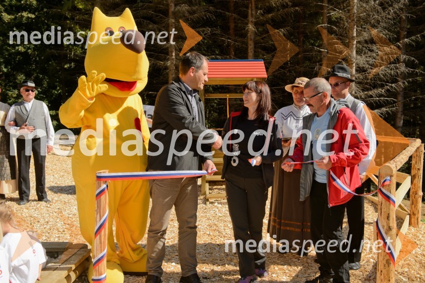  Anton Preskavec, podžupan občine Dravograd;  Tonja Vinkl, direktorica OE Slovenj Gradec Zavarovalnice Triglav;  Marjan Epšek, predsednik PD DravogradOtvoritev otroškega igrišča na Košenjaku