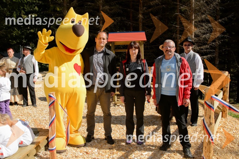  Anton Preskavec, podžupan občine Dravograd;  Tonja Vinkl, direktorica OE Slovenj Gradec Zavarovalnice Triglav;  Marjan Epšek, predsednik PD DravogradOtvoritev otroškega igrišča na Košenjaku