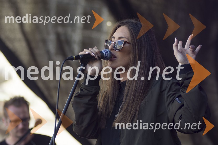  Senidah Hajdarpasić - Senidah, pevka skupine Muff10. Cosmopolitanov tek v petkah in 15. rojstni dan