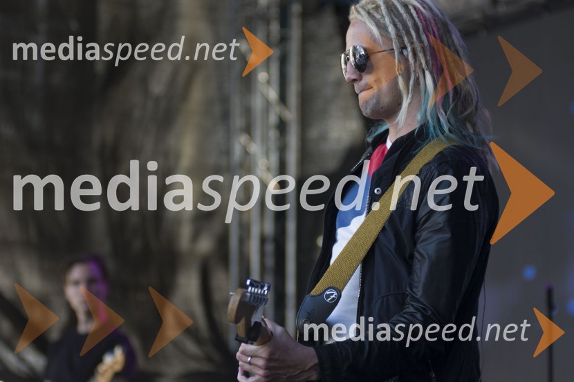  Tadej  Košir, kitarist skupine Muff10. Cosmopolitanov tek v petkah in 15. rojstni dan