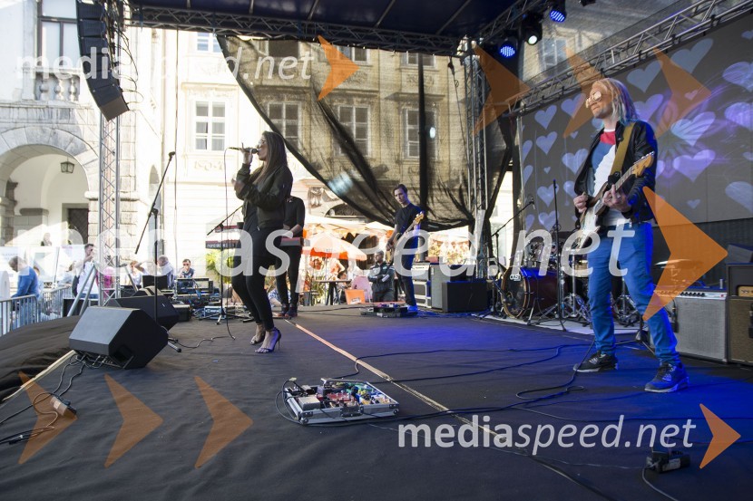 Skupina Muff10. Cosmopolitanov tek v petkah in 15. rojstni dan